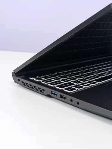 LAPTOP COLORFUL EVOL X15 XS i5-12450H / RTX 3050 / 16GB / 512GB / 15.6" 144Hz/Win 11 Home Pro 64bit / BH 2 NĂM